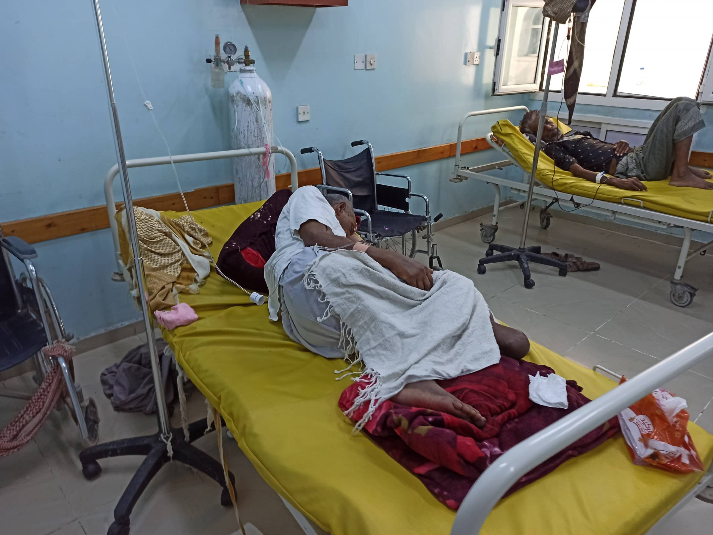 المرضى في حضرموت: ضحايا القطاع الخاص بعد توقف الدعم الحكومي