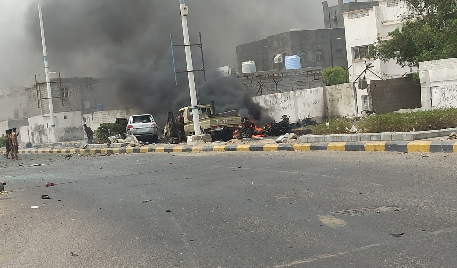 عدن: شهداء وجرحى في انفجار استهدف قيادي عسكري بارز