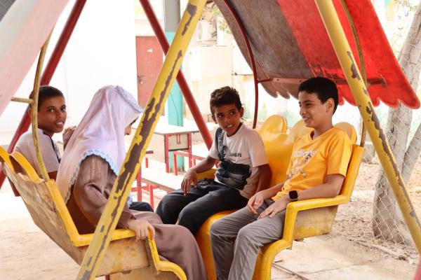 بين التأهيل والدمج، كيف يواجه أطفال التوحد واقع التعليم في اليمن؟