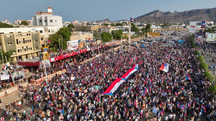حشود غفيرة في عدن وحضرموت: الحرب والسلام قرار جنوبي