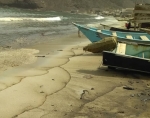 تسرب نفطي ينذر بكارثة بيئية تهدد سواحل عدن