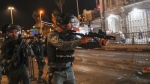 القدس: أوامر باخلاء الفلسطينيين من بيوتهم تُفجّر مواجهات ليلية مستمرة